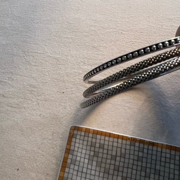 LAGOS SIGNATURE CAVIAR
Bangle Set in Excellent Condition - Picture 5 of 5
